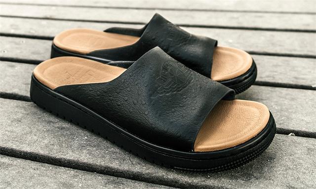 SoleFly x Modero Jordan 1 联名打造高级皮革限量拖鞋，用料简直奢侈！