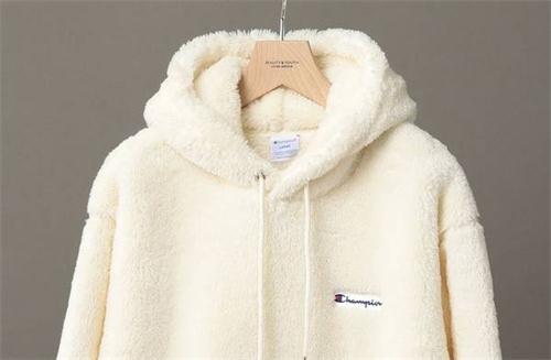 Champion x BEAUTY＆YOUTH 联名推出 Sherpa Fleece 卫衣系列，温暖蓬松的羊毛你喜欢么？