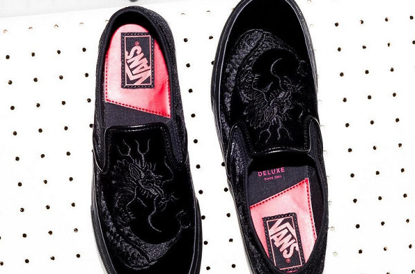 DELUXE x VANS 推出全新Slip-On联乘鞋款，中国“龙”刺绣亮眼！