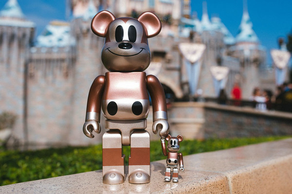 UNDEFEATED x Disney 联名 Mickey Mouse 90 周年 BE@RBRICK 释出