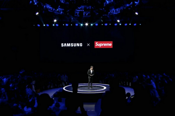 Supreme 与 Samsung 联名了？但这个Supreme并不是你熟悉的那个！
