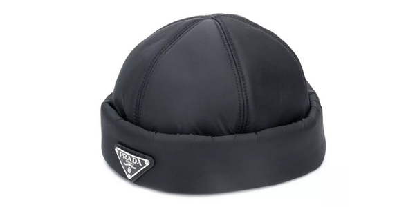 Prada 全新 Logo 防水尼龙冷帽现已开售，会是19年爆款吗？