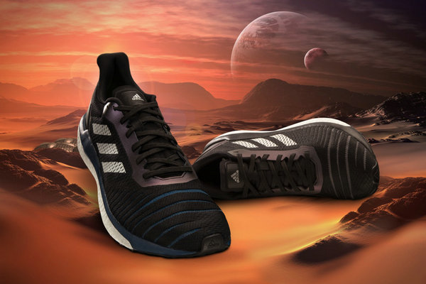 adidas 全新跑鞋 SolarDRIVE 发售在即，带你体验别具风格的太空感！