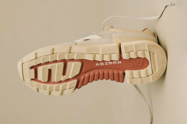 AURALEE x New Balance 全新联名 RC_2 鞋款2.jpg