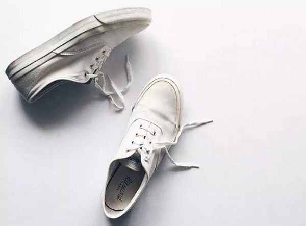 小白鞋品牌 Maison Kitsune.jpg