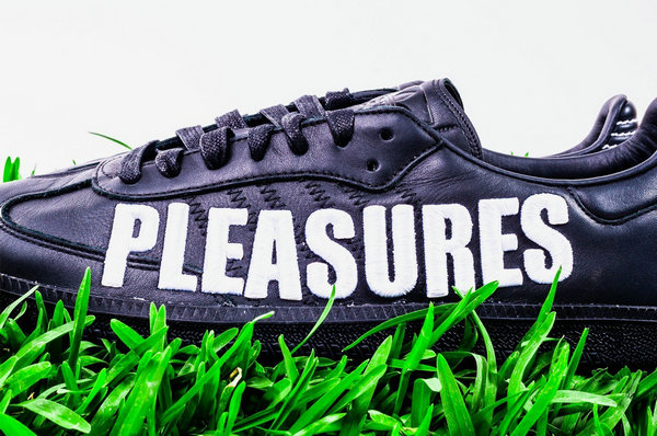 PLEASURES x adidas 2019 全新联名 Samba 鞋款2.jpg