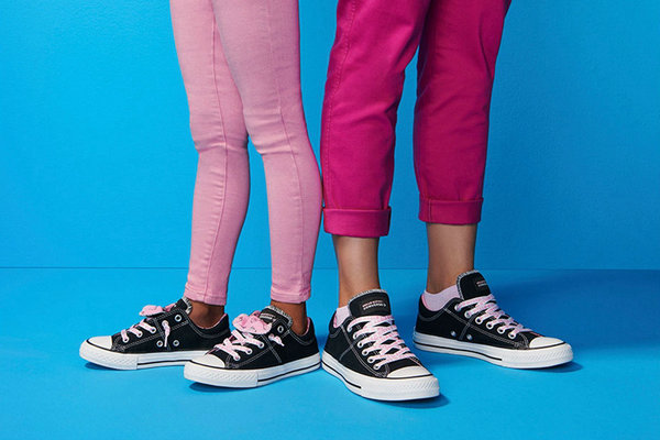  Hello Kitty x Converse 全新联名系列鞋款上架发售～