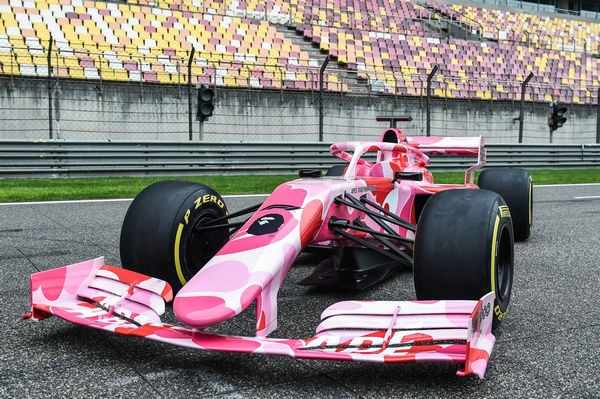 BAPE x Formula 1 全新联名粉色迷彩一级方程式赛车于上海正式亮相