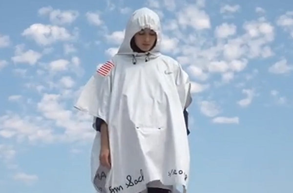 Tom Sachs x Nike 联名斗篷视频曝光，穿脱方法简直炫酷！