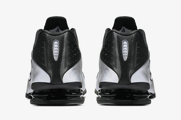 Nike Shox R4 鞋款全新“Black Metallic”配色2.jpg
