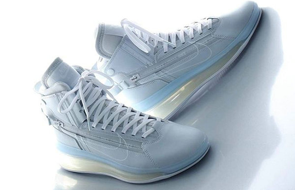Nike Air Max 720 Satrn 鞋款蓝白配色即将登场，神似 Air Mag？