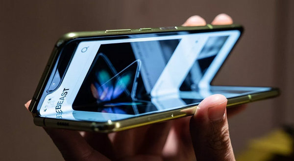 三星针Galaxy Fold折叠屏手机即将上市，科技迷们的福音~