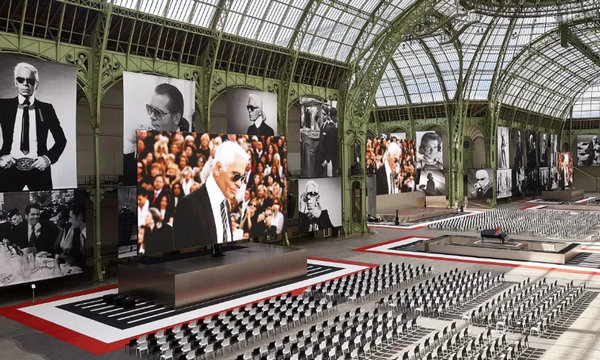 香奈儿巴黎大皇宫举办已故设计师“老佛爷”纪念活动，众多名流参加