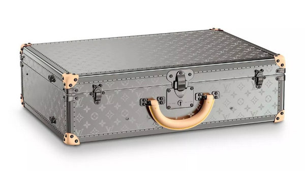 Louis Vuitton 经典 Bisten Suitcases 行李箱推出钛金属版本