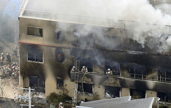 日本京都动画遭人蓄意纵火烧楼，动漫界的 911 事件？