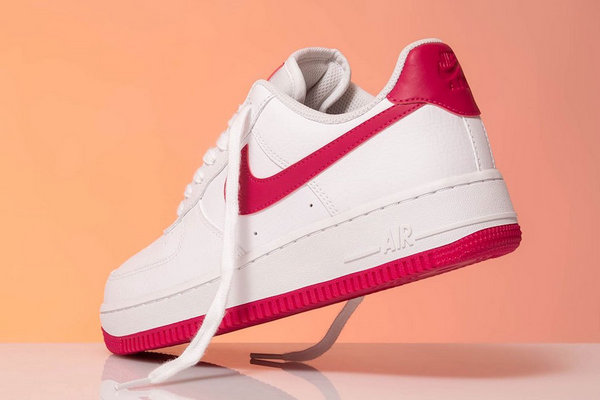 Nike Air Force 1 鞋款全新“Wild Cherry”配色上架发售
