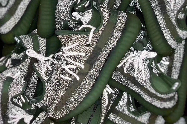 YEEZY 350 V2 鞋款“Yeezreel”配色实物效果图曝光，荧光绿满天星？