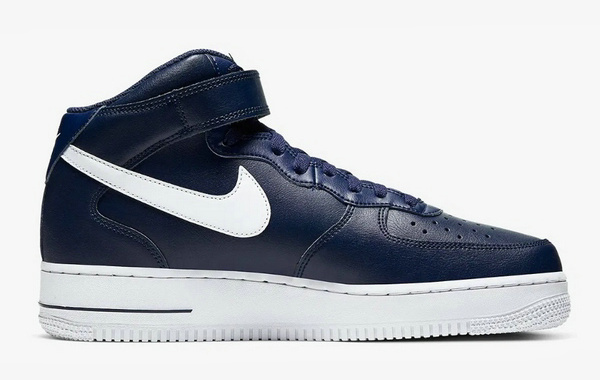 Nike Air Force 1 Mid 海军蓝配色鞋款回归，复古重塑