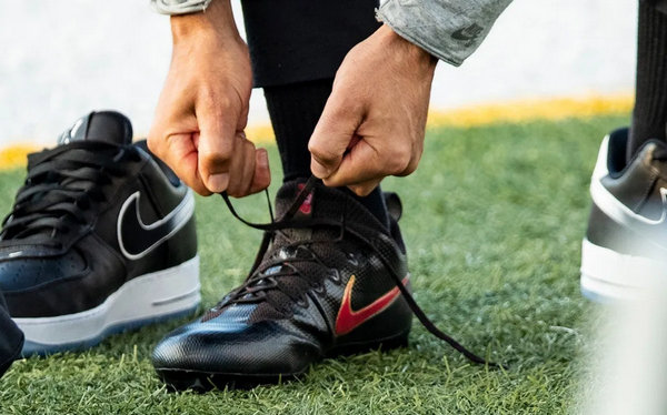Colin Kaepernick X  Nike Air Force 1 联乘鞋款.jpg