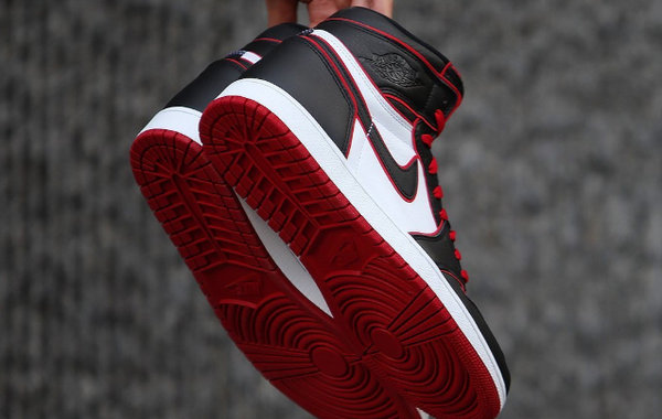 Air Jordan 1 “Meant To Fly”全新黑红配色鞋款细节.jpg
