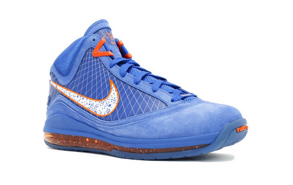 Nike LeBron 7 蓝配色鞋款首次迎来市售，复古骑士主题