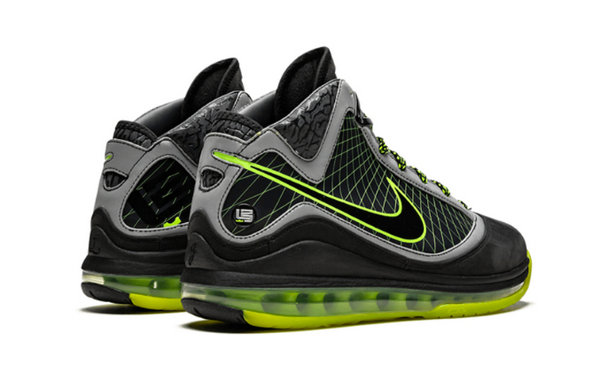 DJ Clark Kent x Nike LeBron 7 联乘“112”亲友限定鞋款.jpg
