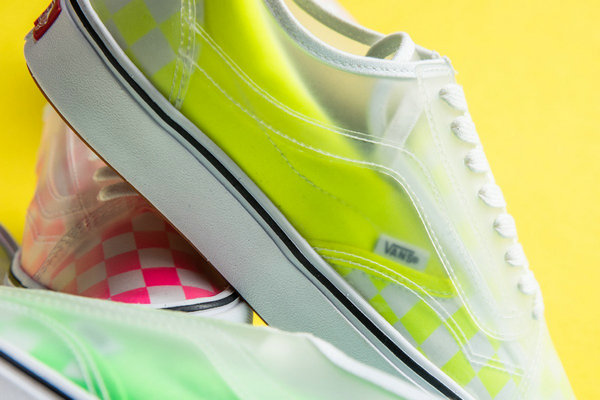 范斯 Comfycush Slip-Skool 混种鞋款萤光系配色即将上架