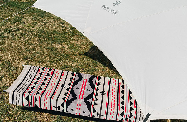 Snow Peak x Pendleton 联名限量毛毯系列开售，露营装备灵感
