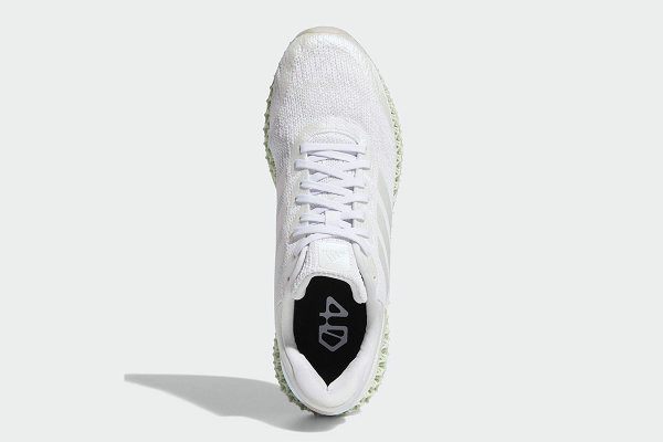 阿迪达斯 4D Run 1.0 全新珠光白配色鞋款即将开售，丰富层次感