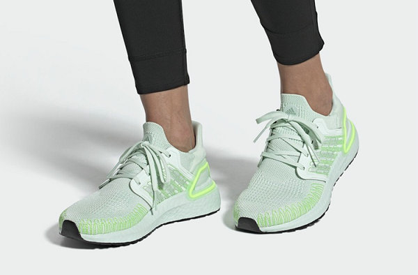 Ultraboost 2020 全新淡绿配色女生专属鞋款即将上架