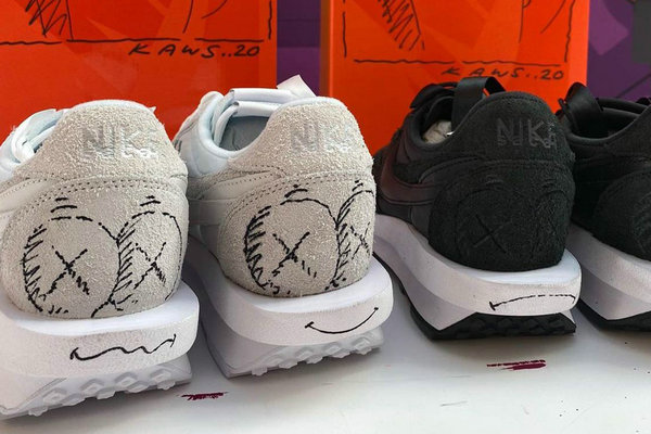 sacai x Nike LDWaffle 联乘鞋款 KAWS 客制版本.jpg