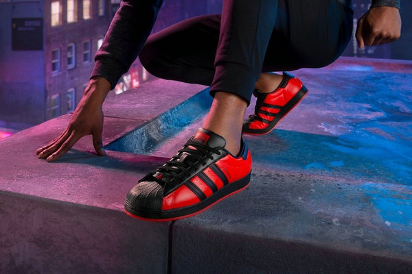 漫威 x PS x adidas 三方联名 Superstar 鞋款本月登陆