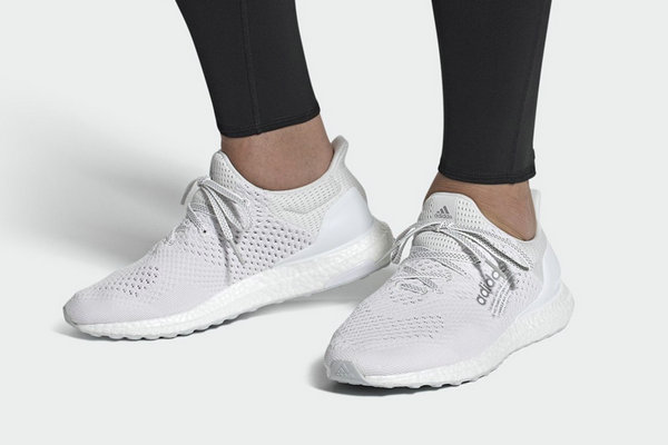 阿迪达斯 x atmos 全新联名纯白 Ultra Boost DNA 鞋款释出