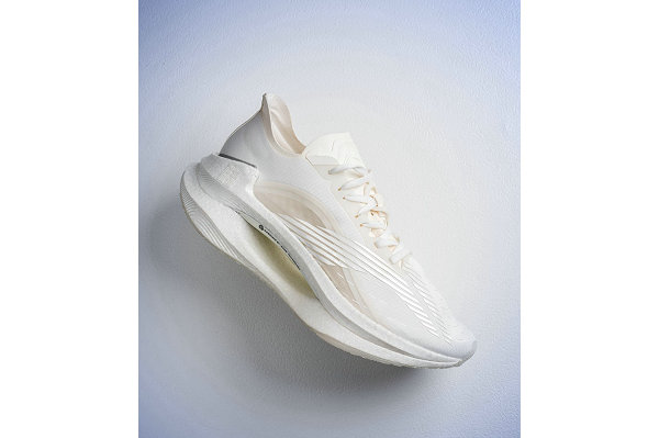 李宁全新钢琴白配色「绝影」速弹跑鞋即将发售，绝对颜值巅峰