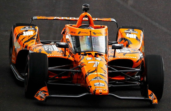 UNDEFEATED x Arrow McLaren SP 车队联名赛车涂装设计曝光
