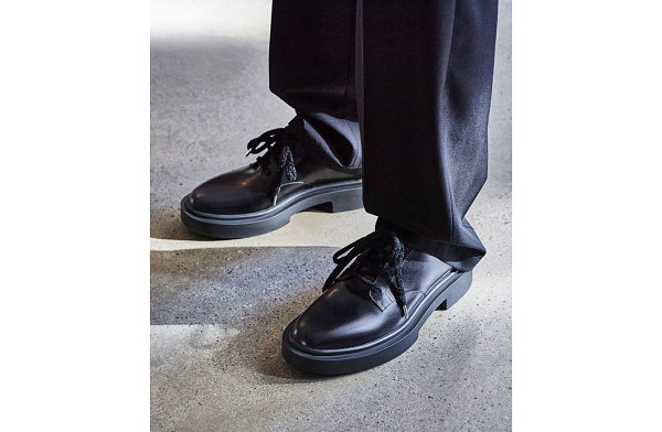 GiuseppeZanotti 全新纯黑系列男士鞋款公布，优雅从容