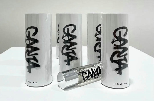 CDG 全新“GANJA”香水开售，涂鸦字体吸睛