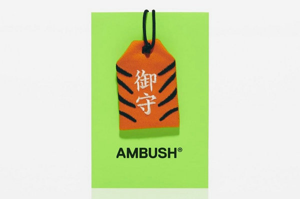 AMBUSH 2022 达摩与护身符特别版释出，可爱虎纹