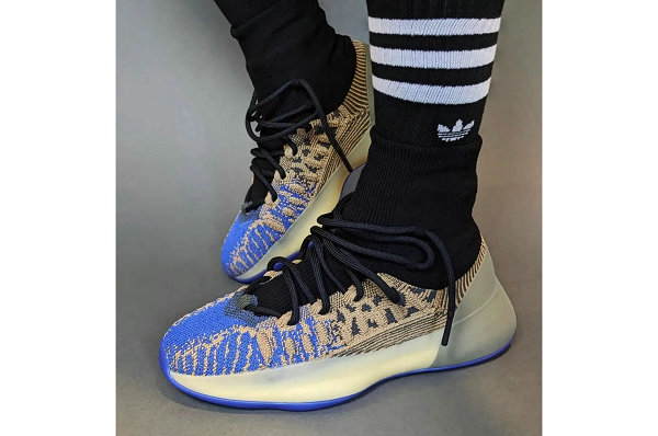 Yeezy BSKTBL KNIT 篮球鞋新色发售，暗藏反光装饰