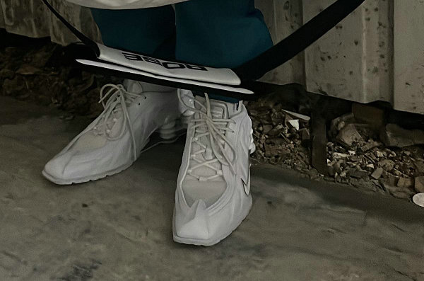 Martine Rose x 耐克全新联名 Shox MR4 鞋款抢先预览