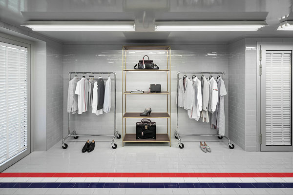Thom Browne 汤姆布朗法国新店开业，红白蓝复古空间