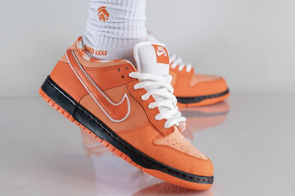 橙龙虾 SB Dunk 联名鞋款上脚图亮相，发售不远了？